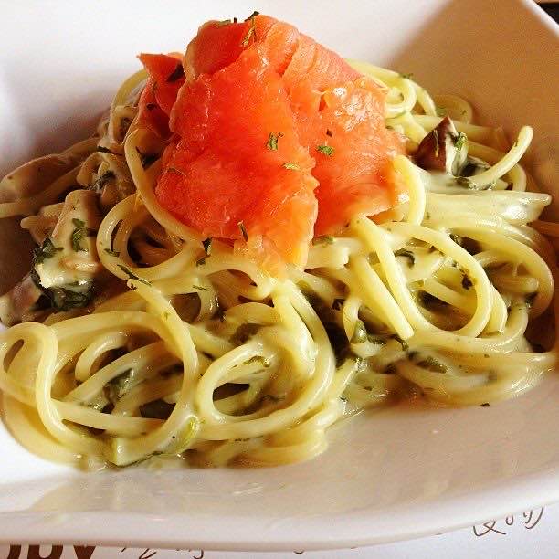 Smoked salmon pasta at Café 330