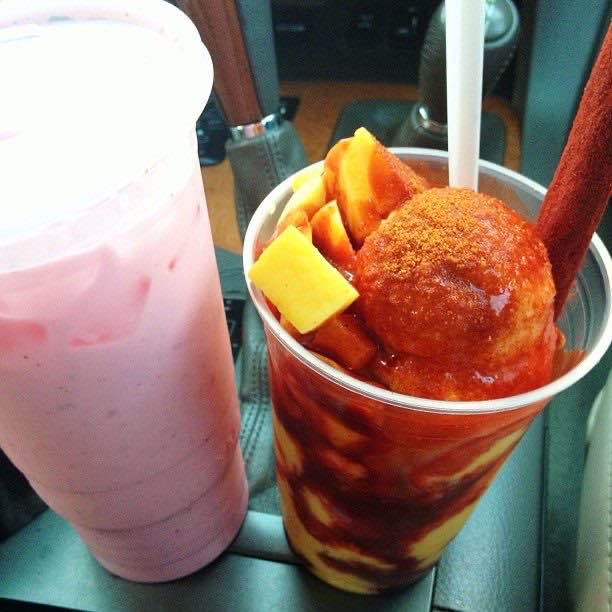 A mangonada and fresca at Tocumbo