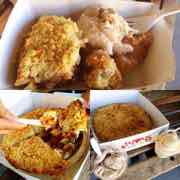 Mom's Pie House photograph by Roger Ma